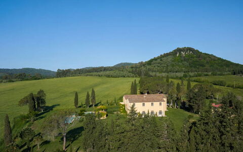 Villa Il Serraglio: Paesaggio, Lotto, Estate, Area Rurale, Plain, Campo, Prato, Agriturismo, Piantagione, Pascolo