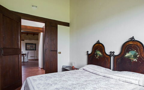 Cascina Tabia: Parete, Interior Design, Mobilia, Camera Da Letto, Letto, Soffitto, Pavimentazione, Pavimento, Camera, Lenzuolo