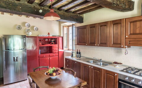 Cascina Arcangelo: Cucina, Mobilia, Cabinetry, Elettrodomestico Da Cucina, Controsoffitto, Pavimentazione, Interior Design, Legna, Apparecchio Major, Soffitto