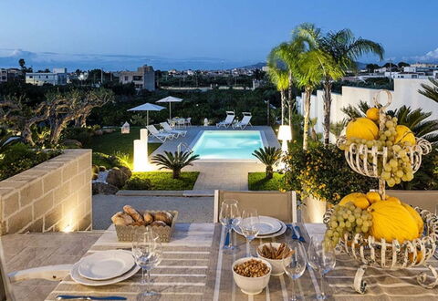 Villa della Laguna: Piscina, Ricorrere, Eco Hotel, Mobili Da Esterno, Landscaping, Cortile, Giardino, Hacienda, Estate, Villa