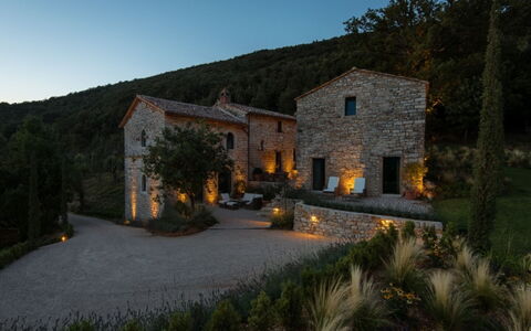 Villa Piuma: Estate, Villetta, Landscaping, Agriturismo, Giardino, Dimora, Villa, Paesaggio Di Illuminazione, Sera, Paesino Di Montagna