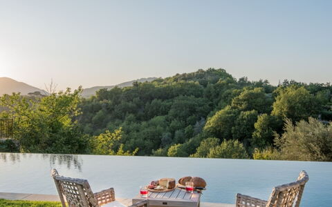 Villa Ugo: Paesaggio Naturale, Collina, Hill Station, Catena Montuosa, Mobili Da Esterno, Giardino, Sedia, Eco Hotel, Valle, Landscaping