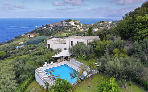 Villa Liliana: Piscina, Zona Residenziale, Ricorrere, Estate, Casa, Insediamento Umano, Visione Globale, Fotografia Aerea, Eco Hotel, Terme