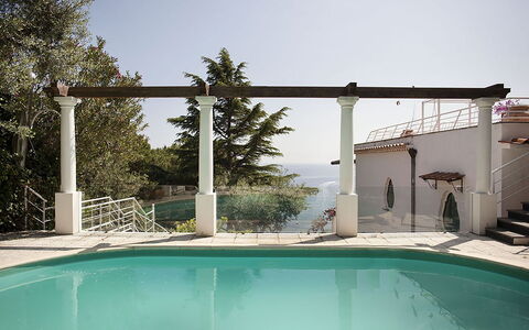 Villa Nerano: Materiale Composito, Colonna, Corrimano, Shade, Piscina, Struttura Esterna, Balcone, Colonna, Le Scale