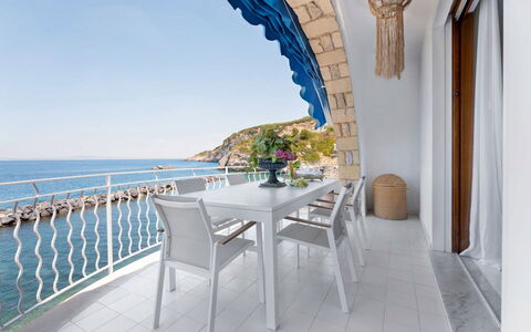Villa Luce: Mare, Mobilia, Oceano, Sedia, Mobili Da Esterno, Costa, Ricorrere, Balcone, Cucina & Sala Da Pranzo Tavolo, Ristorante
