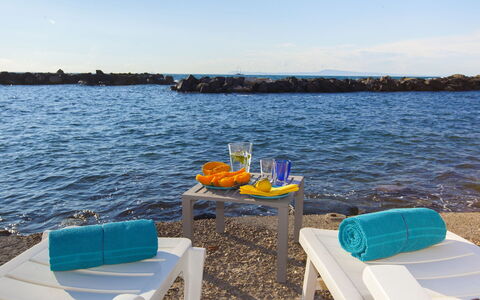 Villa Luce: Blu, Mobilia, Mare, Mobili Da Esterno, Costiera E Morfologie Oceanic, Oceano, Costa, Spiaggia, Sedia, Riva