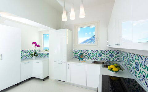 Villa Limoncello: Blu, Interior Design, Pavimentazione, Cucina, Controsoffitto, Pavimento, Lavello, Rubinetto, Soffitto, Cabinetry