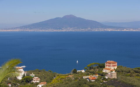 Villa Flora: Geografia Montane, Corpo D'Acqua, Montagna, Orizzonte, Costiera E Morfologie Oceanic, Collina, Costa, Mare, Paesaggio, Highland