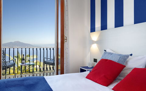 Villa Flora: Blu, Balcone, Hotel, Colonna, Biancheria