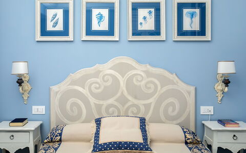 Villa Ribes: Blu, Mobilia, Interior Design, Camera Da Letto, Letto, Parete, Legna, Bedding, Lenzuolo, Tessile