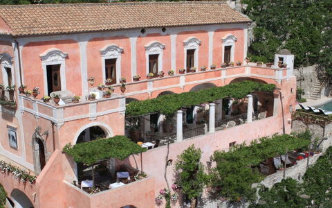 Villa Positano: Architettura, Arco, Balcone, Hacienda, Vaso Di Fiori, Cortile, Arcade, Pianta Della Casa, Villa, Dimora