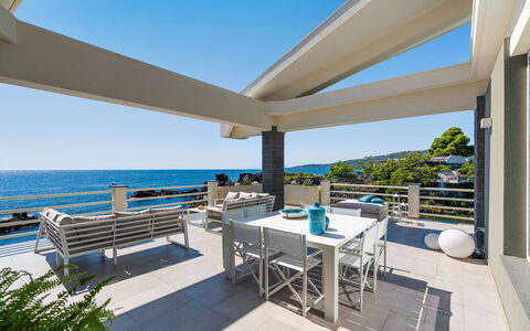 Villa del Faro: Ricorrere, Portico, Mobili Da Esterno, Balcone, Shade, Appartamento, Eco Hotel, Sedia, Deck, Estate