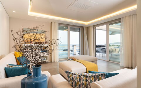 Villa del Faro: Interior Design, Mobilia, Pavimentazione, Legna, Pavimento, Soffitto, Appartamento, Illuminazione, Divano, Soggiorno