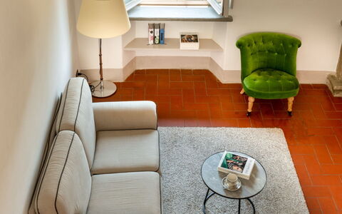 Agatea: Mobilia, Interior Design, Pavimentazione, Legna, Pavimento, Divano, Camera, Tavolo, Soggiorno, Illuminazione