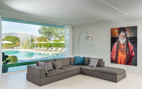 Villa Contemporanea: Mobilia, Interior Design, Pavimentazione, Pavimento, Divano, Soggiorno, Legna, Tavolo, Tavolino Da Caffè