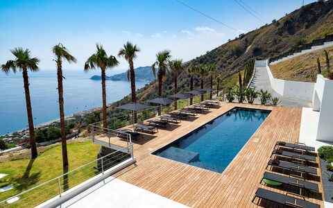 Villa Alcantara: Ricorrere, Piscina, Eco Hotel, Hotel, Villa, Località Balneare, Le Scale, Balcone, Lettino