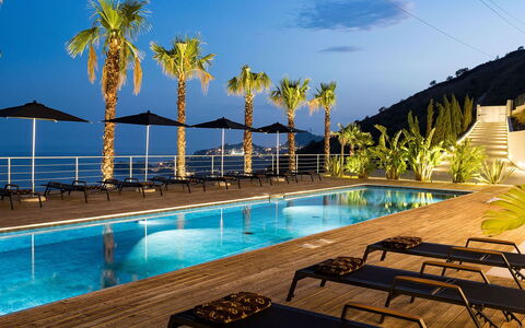 Villa Alcantara: Piscina, Ricorrere, Eco Hotel, Hotel, Mobili Da Esterno, Resort Citta ', Tropici, Località Balneare, Lettino