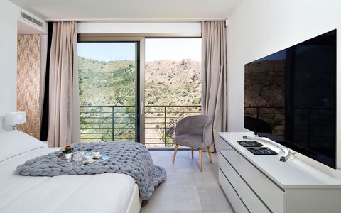 Villa Alcantara: Mobilia, Interior Design, Pavimento, Pavimentazione, Tessile, Letto, Camera, Casa, Camera Da Letto, Soffitto