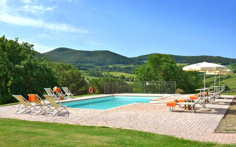 Villa Asia: Geografia Montane, Collina, Piscina, Mobilia, Mobili Da Esterno, Catena Montuosa, Eco Hotel, Ricorrere, Valle, Landscaping