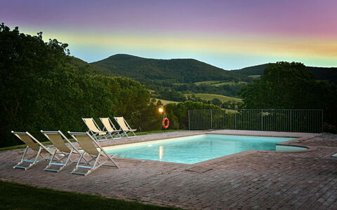 Villa Asia: Geografia Montane, Collina, Paesaggio, Piscina, Hill Station, Catena Montuosa, Eco Hotel, Landscaping, Valle, Sera