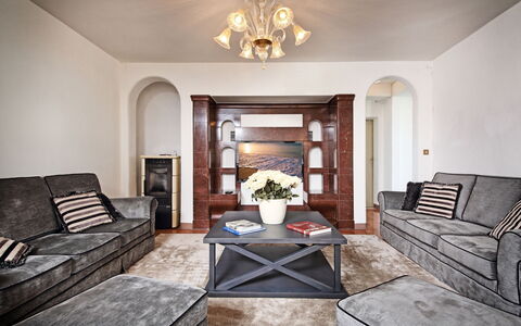 Tenuta le Selve: Mobilia, Interior Design, Divano, Pavimentazione, Pavimento, Soggiorno, Appartamento, Soffitto, Camera, Casa