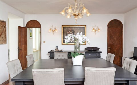 Tenuta le Selve: Mobilia, Interior Design, Tavolo, Parete, Pavimentazione, Legna, Sedia, Sala Da Pranzo, Lampada, Cucina & Sala Da Pranzo Tavolo
