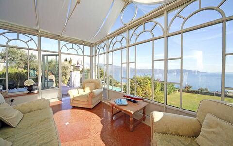 Tenuta le Selve: Eco Hotel, Estate, Shade, Villa, Pianta Della Casa, Portico, Balcone, Dimora, Illuminazione Diurna, Struttura Esterna