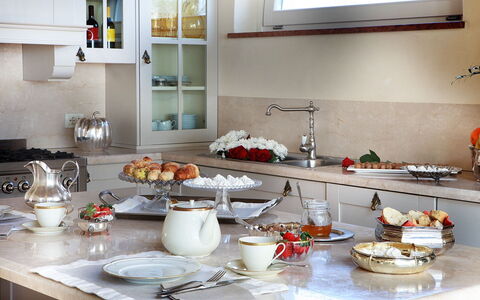 Tenuta le Selve: Tavola, Serveware, Interior Design, Mobilia, Dishware, Porcellana, Frutta, Bicchieri, Cibo