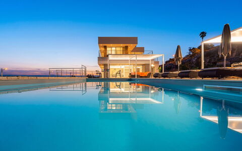 Villa Nina: Blu, Piscina, Ricorrere, Appartamento, Eco Hotel, Hotel, Villa, Resort Citta ', Crepuscolo, Località Balneare