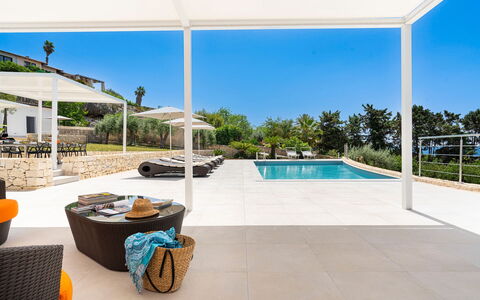 Villa Nina: Mobilia, Mobili Da Esterno, Sedia, Piscina, Ricorrere, Shade, Materiale Composito, Eco Hotel, Tavolo Esterno, Tempo Libero