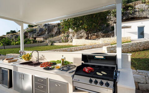 Villa Nina: Cucina, Apparecchio Major, Elettrodomestico Da Cucina, Cucina Stufa, Stufa A Gas, Controsoffitto, Stufa, Elettrodomestico, Sedia, Pianta Della Casa