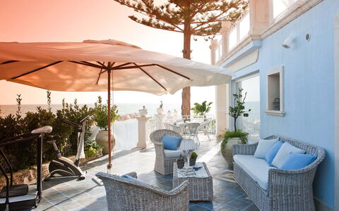 Villa Teresa: Blu, Mobilia, Tavolo, Sedia, Mobili Da Esterno, Vaso Di Fiori, Ricorrere, Balcone, Pianta Della Casa, Tavolo Esterno