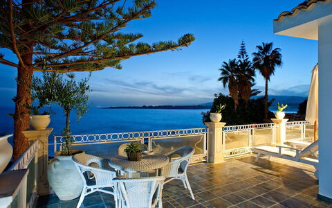 Villa Teresa: Blu, Corpo D'Acqua, Mare, Ricorrere, Costiera E Morfologie Oceanic, Costa, Oceano, Shade, Balcone, Eco Hotel
