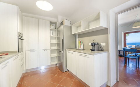 Villa Marciana: Cucina, Interior Design, Elettrodomestico Da Cucina, Pavimentazione, Apparecchio Major, Soffitto, Pavimento, Controsoffitto, Cabinetry, Camera