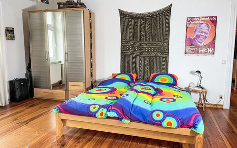 Regenbogen: Mobilia, Interior Design, Pavimentazione, Camera Da Letto, Legna, Pavimento, Letto, Lenzuolo, Tessile, Pavimento In Legno