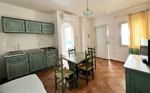Apartments In Golfo Orosei: Mobilia, Interior Design, Pavimentazione, Pavimento, Controsoffitto, Soffitto, Cucina, Camera, Tavolo, Illuminazione