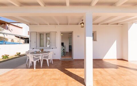 Apartments In Golfo Orosei: Pavimentazione, Pavimento, Porta, Casa, Portico, Color Legno, Shade, Latifoglie, Balcone, Deck
