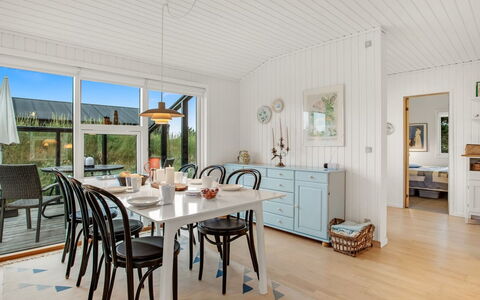 Cate - 900M from the Sea: Legna, Mobilia, Interior Design, Pavimentazione, Soffitto, Cucina & Sala Da Pranzo Tavolo, Sala Da Pranzo, Sedia, Tavolo, Casa