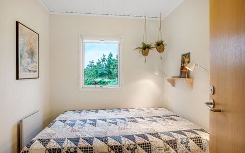 Cate - 900M from the Sea: Parete, Interior Design, Camera Da Letto, Legna, Pavimentazione, Pavimento, Letto, Soffitto, Lenzuolo, Camera