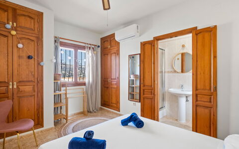Moraira Magica: Pavimento, Porta, Appartamento, Camera, Soffitto, Latifoglie, Color Legno, Camera Da Letto, Letto, Hotel