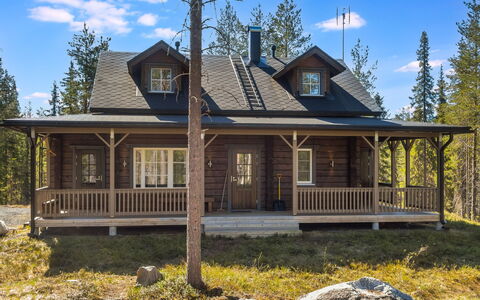 Kiehtäjän Kuohu: Legna, Villetta, Casa, Casa, Tetto, Raccordo, Portico, Latifoglie, Log Cabin, Agriturismo