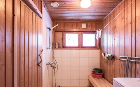 Teknomaja: Mobilia, Interior Design, Pavimentazione, Pavimento, Tavolo, Soffitto, Cucina & Sala Da Pranzo Tavolo, Illuminazione, Sedia, Casa