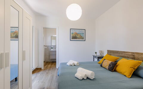 Poggio Padule: Mobilia, Letto, Interior Design, Pavimento, Pavimentazione, Camera Da Letto, Parete, Bedding, Lenzuolo, Legna