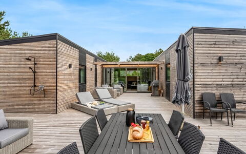 Danske - 6.8Km from the Sea: Legna, Casa, Deck, Porta, Villetta, Latifoglie, Raccordo, Portico, Terrazza, Color Legno