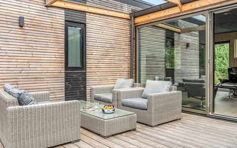 Danske - 6.8Km from the Sea: Legna, Mobilia, Portico, Mobili Da Esterno, Casa, Pavimento, Deck, Materiale Composito, Color Legno, Latifoglie