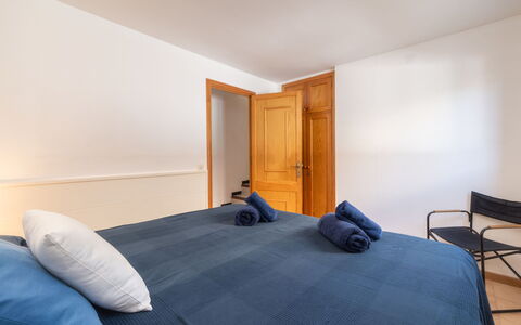 De Vacances: Pavimentazione, Interior Design, Pavimento, Legna, Mobilia, Soffitto, Camera, Camera Da Letto, Pavimento In Legno, Letto