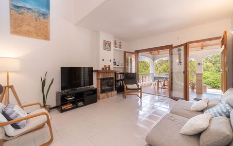 De Vacances: Mobilia, Interior Design, Pavimentazione, Pavimento, Divano, Legna, Soffitto, Camera, Soggiorno, Tavolo