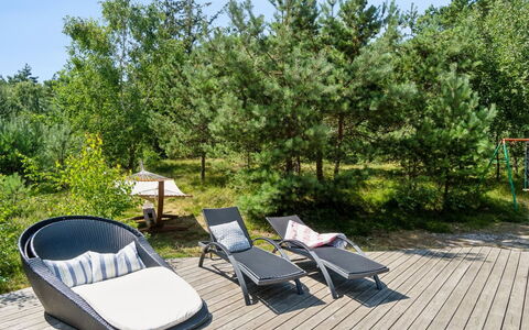 Sylvie - 400M from the Sea: Mobilia, Mobili Da Esterno, Sedia, Lettino, Giardino, Shade, Tavolo Esterno, Eco Hotel, Terrazza, Latifoglie