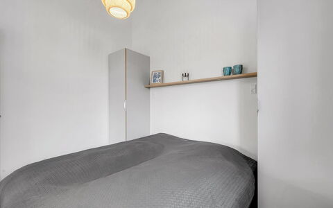 Kjeld - from the Sea: Letto, Camera Da Letto, Parete, Interior Design, Mobilia, Pavimentazione, Legna, Pavimento, Lenzuolo, Bedding