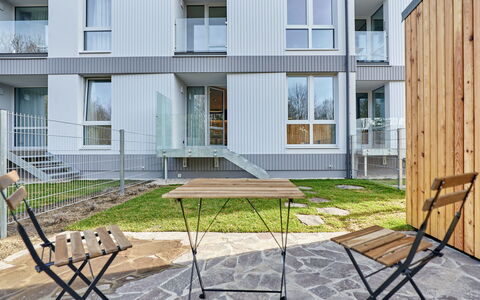 Abertamy 200: Latifoglie, Plank, Balcone, Cortile, Deck, Color Legno, Pavimento In Legno, Corrimano, Raccordo, Illuminazione Diurna